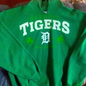 Detroit Tigers green sweatshirt